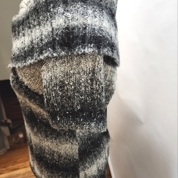 Mercer & Madison Off The‎ Shoulder Black Gray Wool Blend Sweater Large - Picture 10 of 12